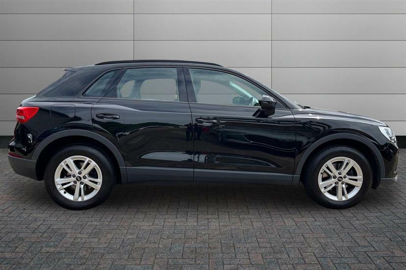 Audi Q3 35 Tfsi Technik Comfortsound Pack EF72CXG Black #4