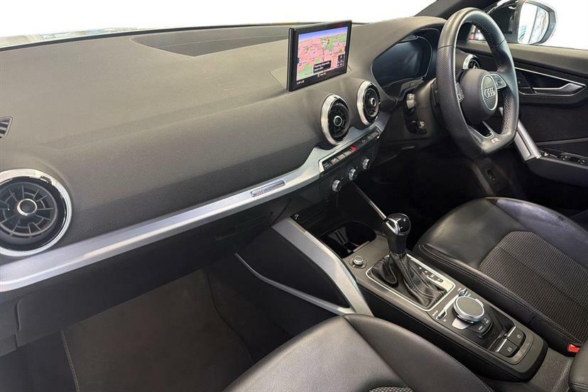 Audi Q2 35 Tfsi Black Edition S Tronic EF72JUV White #2