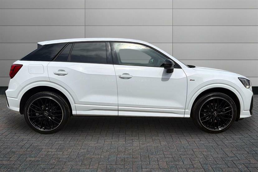 Audi Q2 35 Tfsi Black Edition S Tronic EF72JUV White #4