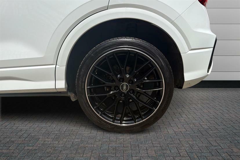 Audi Q2 35 Tfsi Black Edition S Tronic EF72JUV White #5