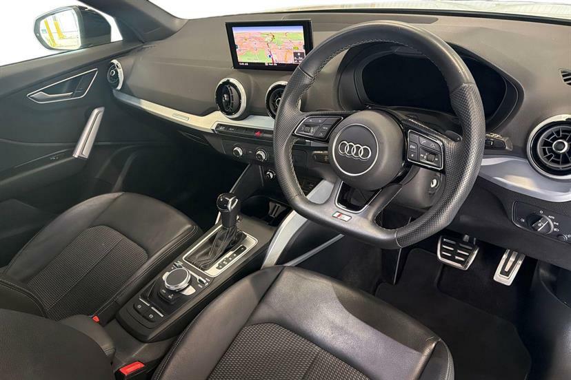 Audi Q2 35 Tfsi Black Edition S Tronic EF72JUV White #6