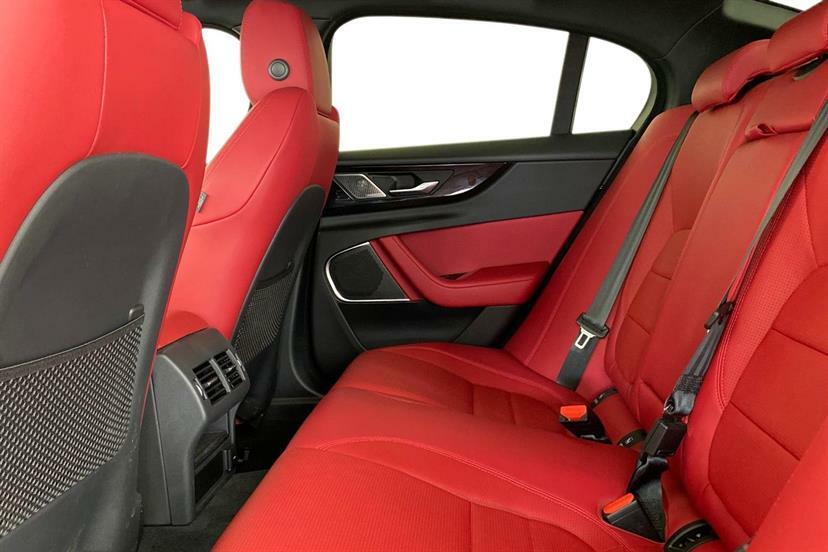 Jaguar XE 2.0 P300 Sport Awd Black #4