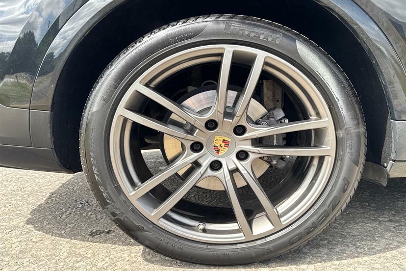 Porsche Cayenne Platinum Edition Tiptronic S HT72DYD Black #6