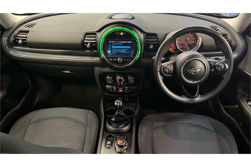 Mini Clubman 1.5 Cooper Classic 6Dr Red #4