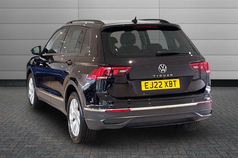 Volkswagen Tiguan 1.5 Tsi 150 Life EJ22XBT Black #3