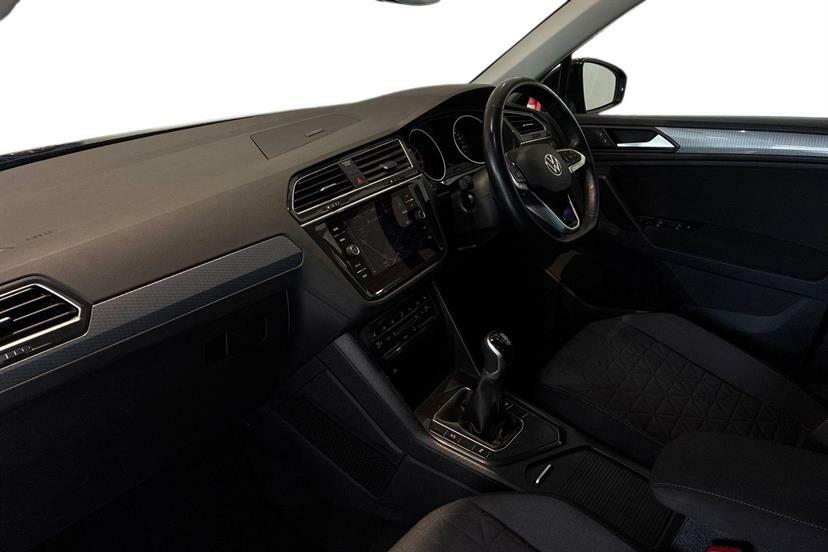 Volkswagen Tiguan 1.5 Tsi 150 Life EJ22XBT Black #2