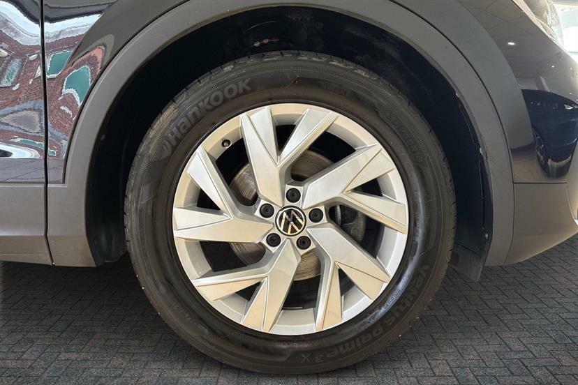 Volkswagen Tiguan 1.5 Tsi 150 Life EJ22XBT Black #5