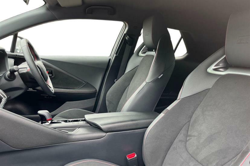 Toyota C-Hr 2.0 Phev Gr Sport Cvt FL74AKO White #2