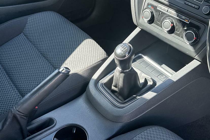 Volkswagen Jetta 2.0 Tdi Bluemotion Tech Gt Saloon Manua White #7