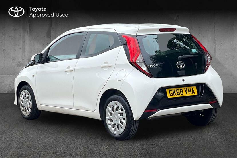 Toyota Aygo 1.0 Vvt-i X-play X-nav White #2