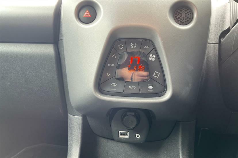 Toyota Aygo 1.0 Vvt-i X-play X-shift  #28