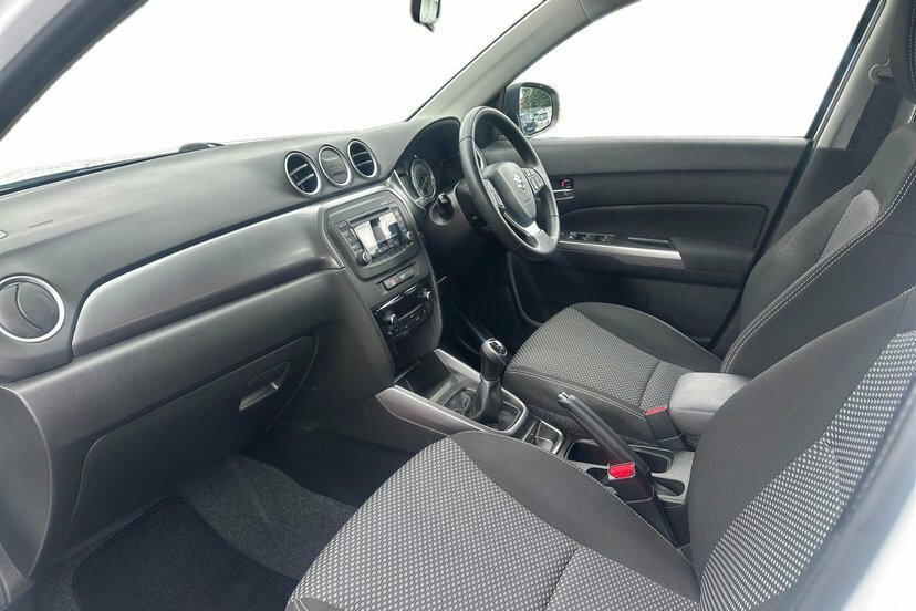 Suzuki Vitara 1.0 Boosterjet Sz4 Suv 111 Ps White #2