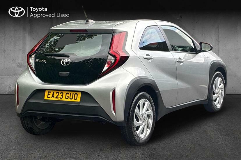 Toyota Aygo X 1.0 Vvt-i Pure EA23GUO Silver #2