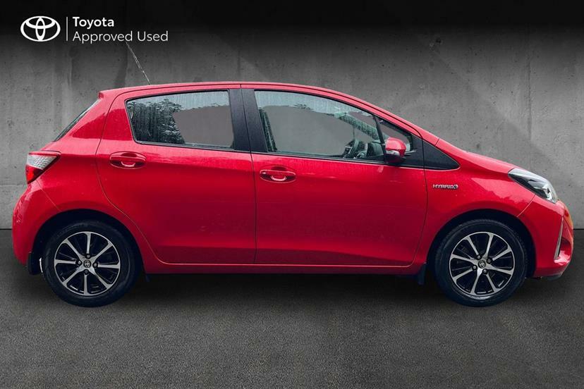 Toyota Yaris 1.5 Hybrid Icon Tech Cvt Red #4