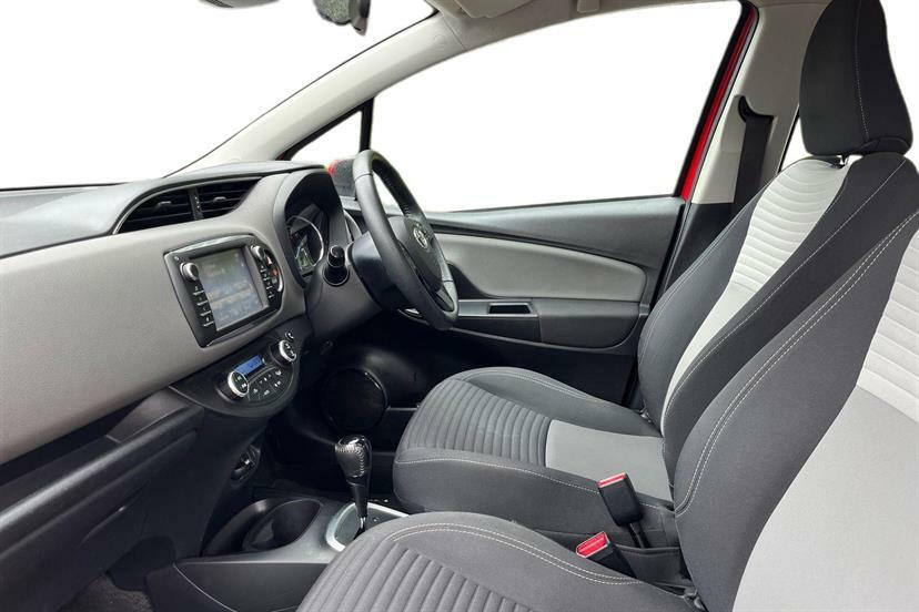 Toyota Yaris 1.5 Hybrid Icon Tech Cvt Red #2