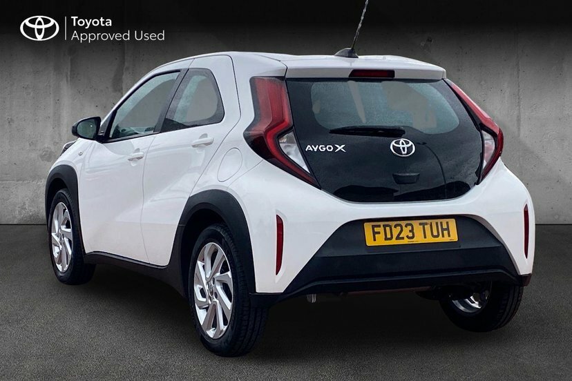 Toyota Aygo X 1.0 Vvt-i Pure Hatchback 72 Ps FD23TUH White #4