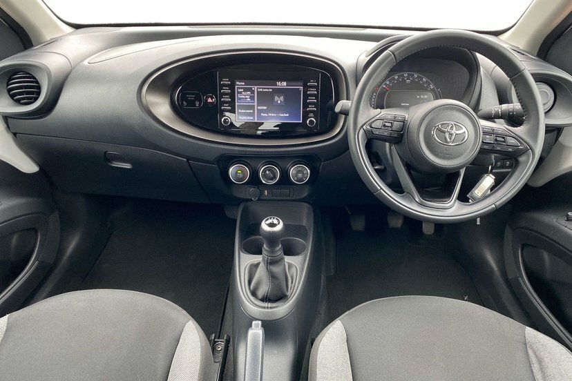 Toyota Aygo X 1.0 Vvt-i Pure Hatchback 72 Ps FD23TUH White #5