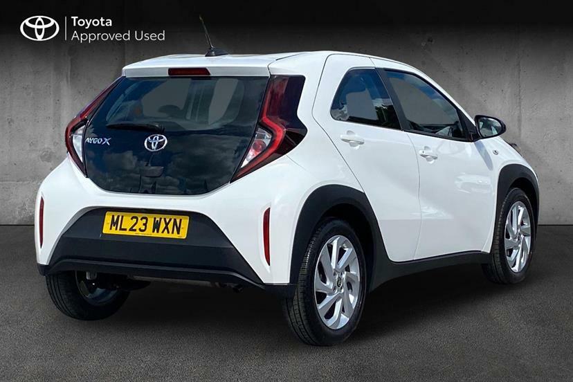 Toyota Aygo X 1.0 Vvt-i Pure ML23WXN White #2