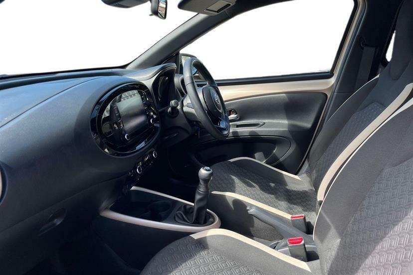 Toyota Aygo X 1.0 Vvt-i Edge DE73BUP Black #2