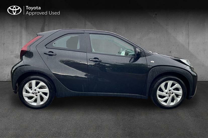Toyota Aygo X 1.0 Vvt-i Pure GD24WKU Black #4