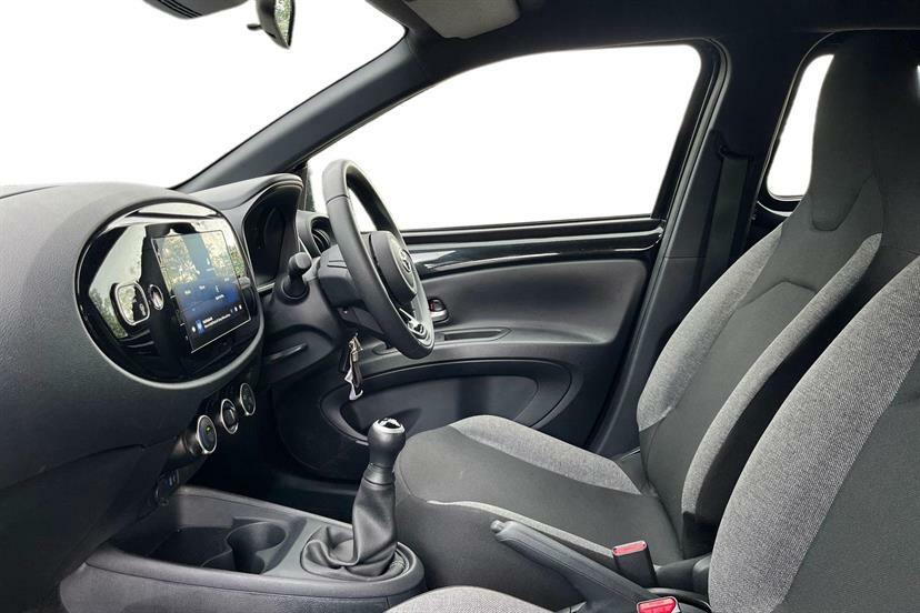 Toyota Aygo X 1.0 Vvt-i Pure GD24WKU Black #2
