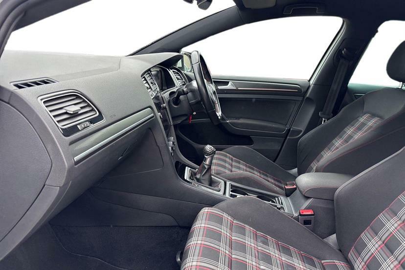 Volkswagen Golf 2.0 Tsi Gti VA18TBU White #2