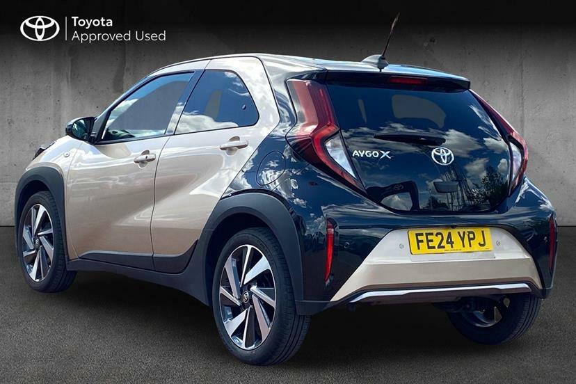 Toyota Aygo X 1.0 Vvt-i Exclusive FE24YPJ Beige #4