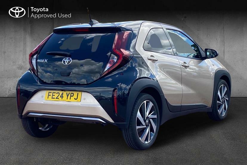 Toyota Aygo X 1.0 Vvt-i Exclusive FE24YPJ Beige #2