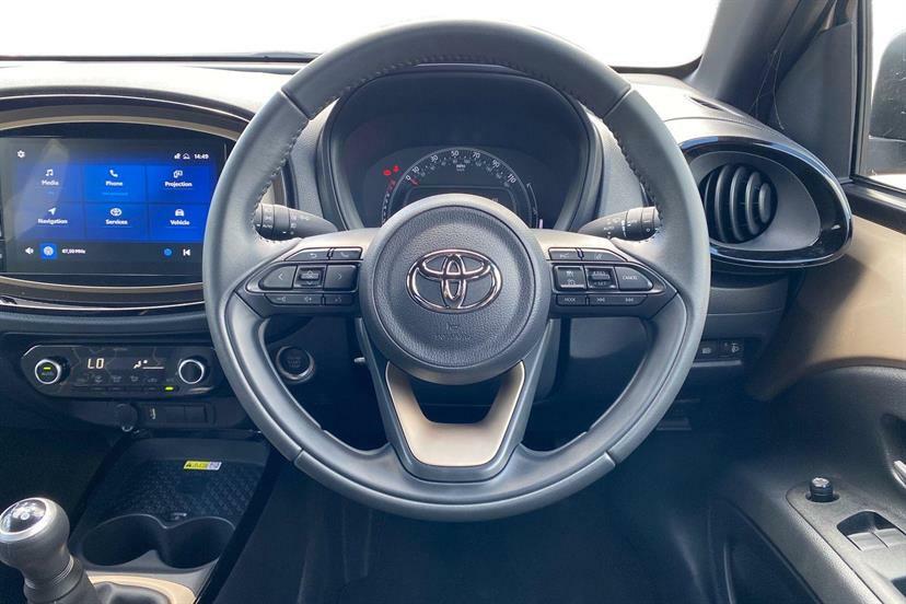 Toyota Aygo X 1.0 Vvt-i Exclusive FE24YPJ Beige #6