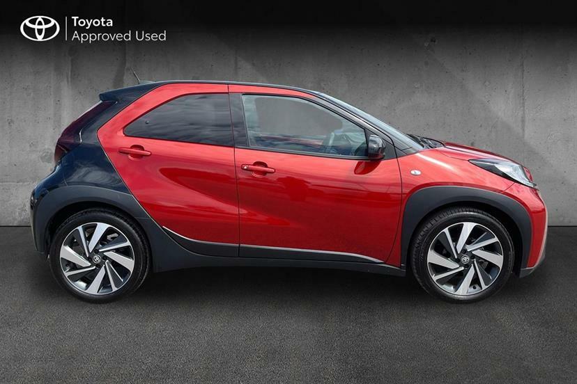 Toyota Aygo X 1.0 Vvt-i Edge Black #4
