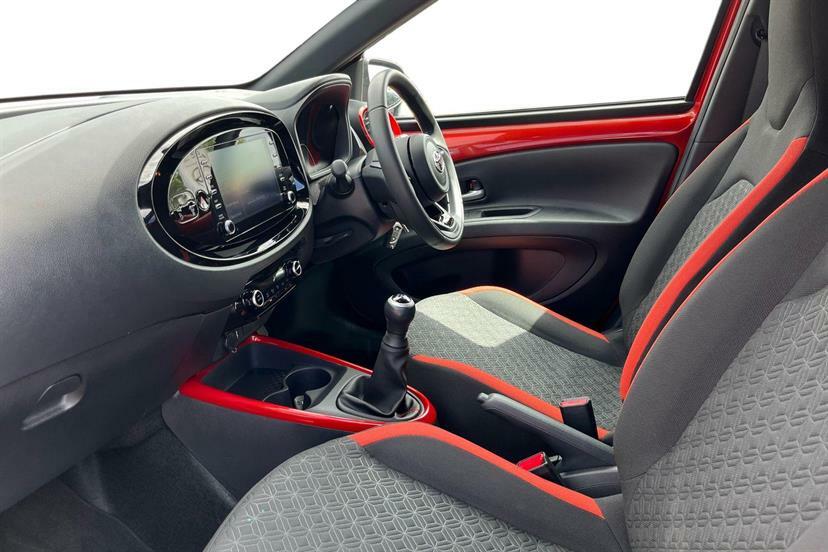 Toyota Aygo X 1.0 Vvt-i Edge Black #2
