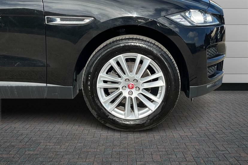 Jaguar F-Pace 2.0D Portfolio Awd EY67MYH #4