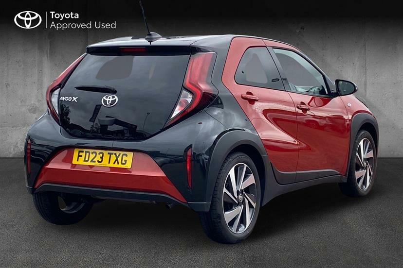 Toyota Aygo X 1.0 Vvt-i Edge FD23TXG Red #2