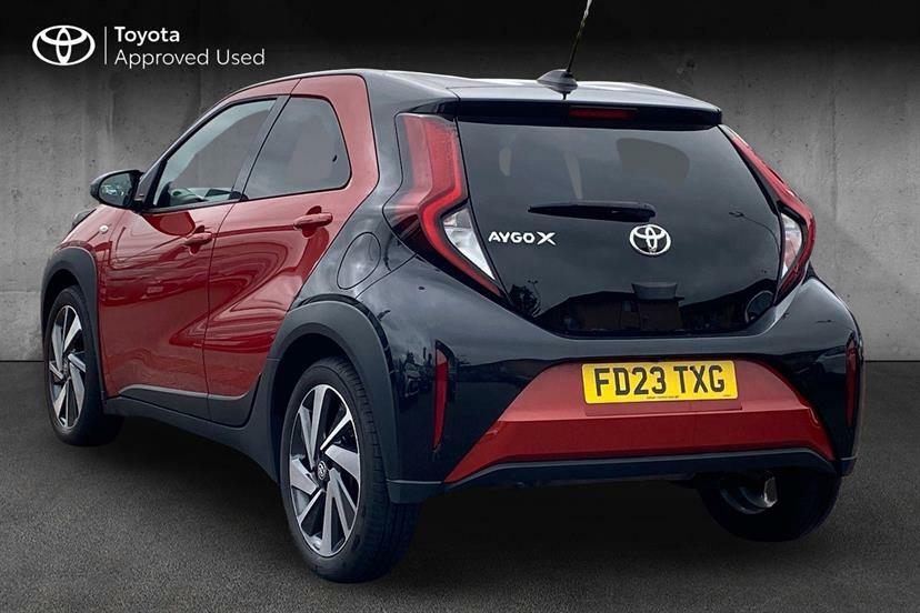 Toyota Aygo X 1.0 Vvt-i Edge FD23TXG Red #4