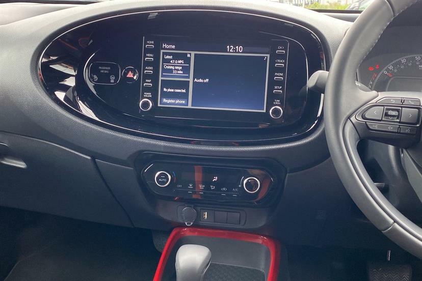Toyota Aygo X 1.0 Vvt-i Edge FD23TXG Red #6