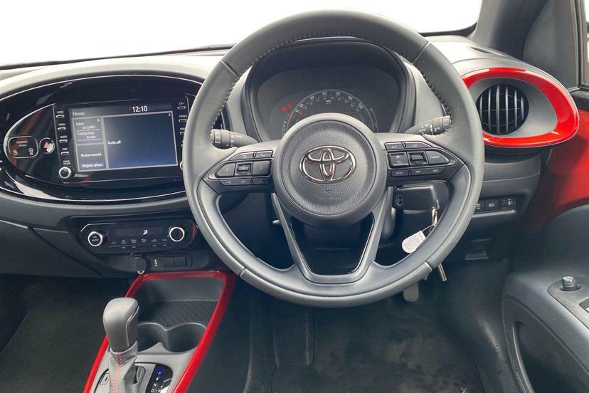 Toyota Aygo X 1.0 Vvt-i Edge FD23TXG Red #5