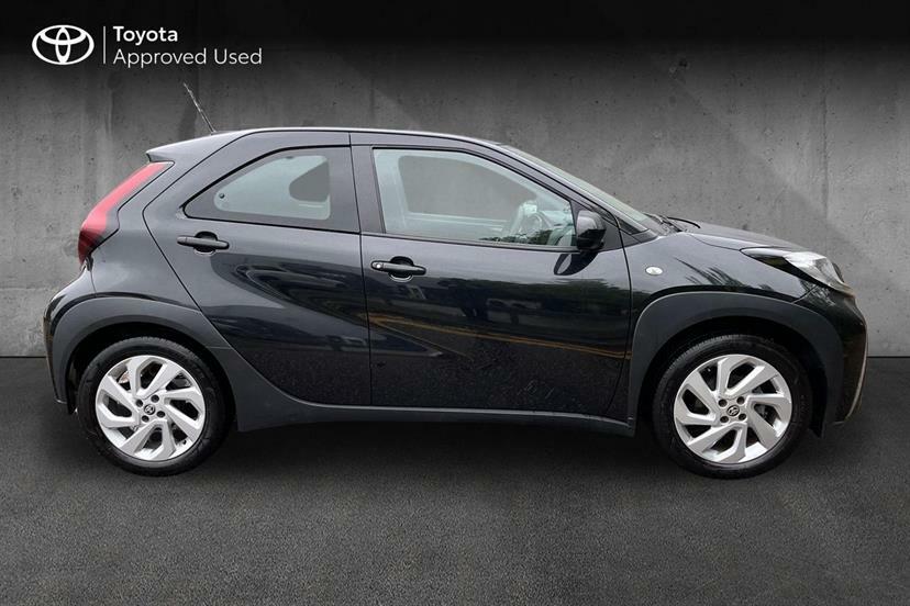 Toyota Aygo X 1.0 Vvt-i Pure FV73YKB Black #4