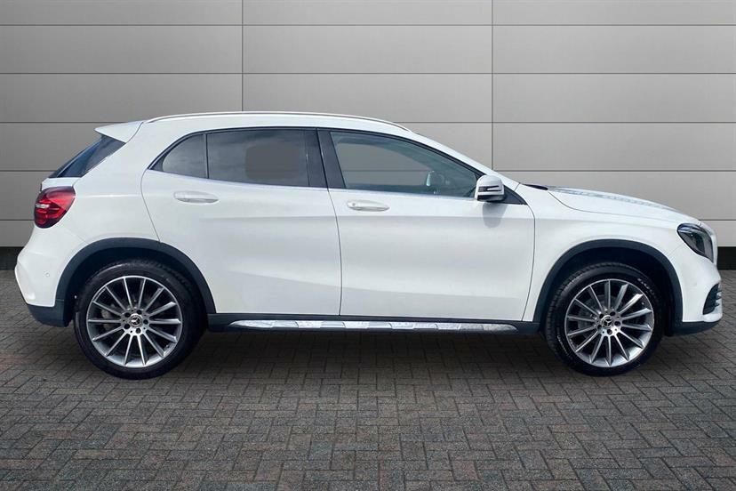 Mercedes-Benz GLA Class 180 Amg Line Edition DK69SUV White #3