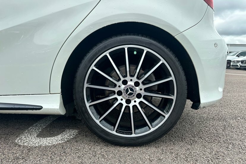 Mercedes-Benz A Class A200 Whiteart Edition LP18LGV White #4