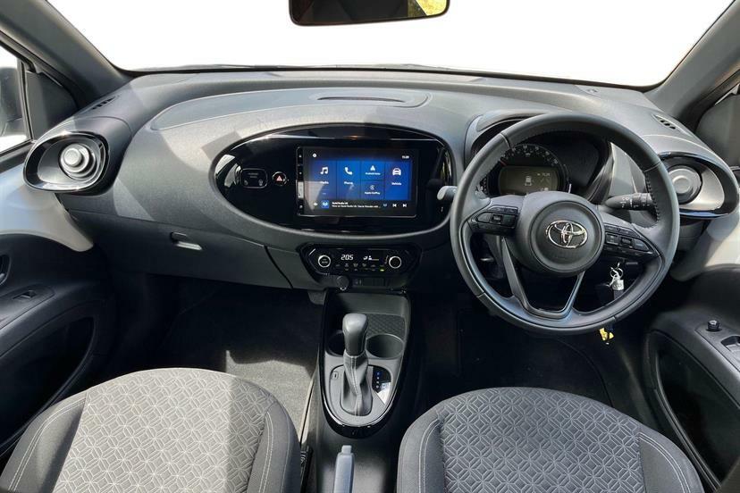 Toyota Aygo X 1.0 Vvt-i Edge Parking GF24DZW Black #6