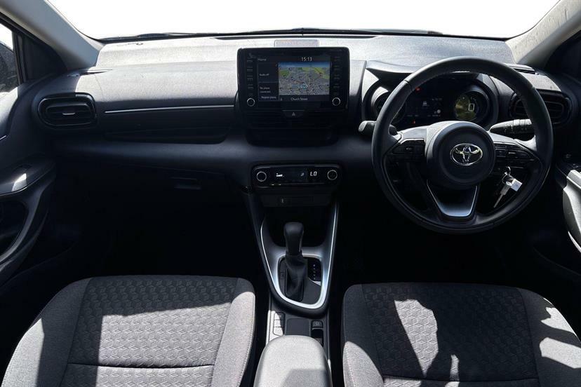 Toyota Yaris 1.5 Hybrid Design Cvt Black #4