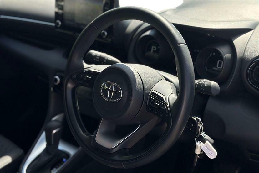 Toyota Yaris 1.5 Hybrid Design Cvt Black #6