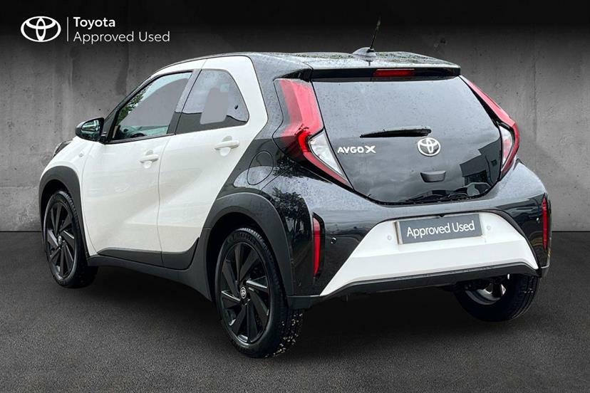 Toyota Aygo X 1.0 Vvt-i Edge Parking GF74VYZ Black #3