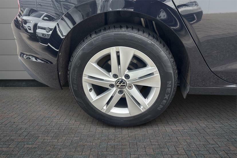 Volkswagen Golf 1.5 Tsi Life YD22KDK Black #5