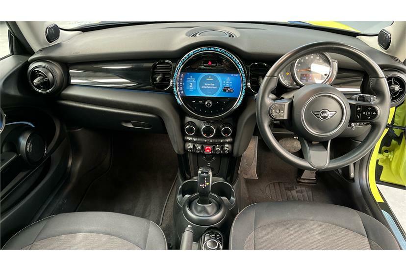 Mini Hatch 1.5 Cooper Classic Comfortnav Pack Yellow #4