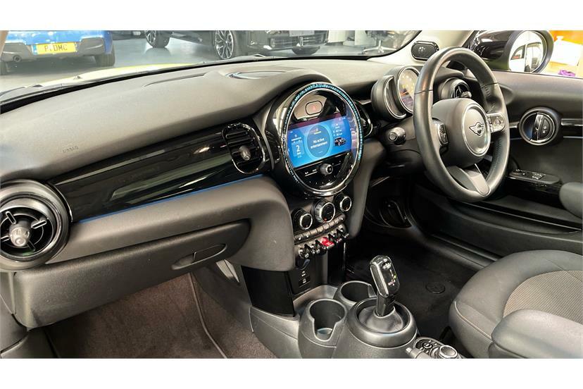 Mini Hatch 1.5 Cooper Classic Comfortnav Pack Yellow #6