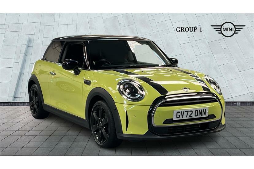 Mini Hatch 1.5 Cooper Classic Comfortnav Pack Yellow