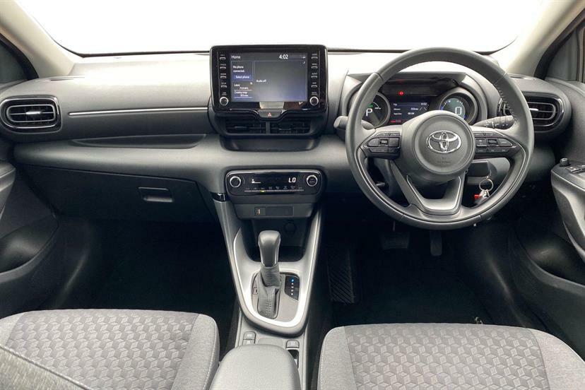 Toyota Yaris 1.5 Hybrid Design Cvt  #4