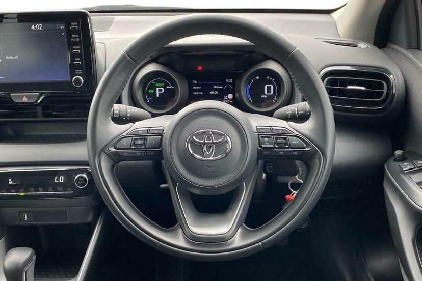 Toyota Yaris 1.5 Hybrid Design Cvt  #6