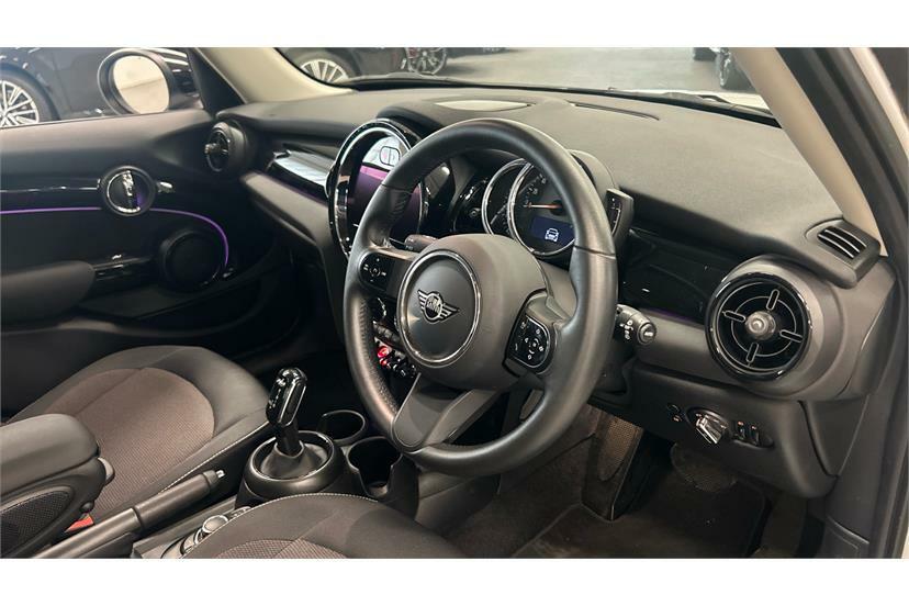 Mini Hatch 1.5 Cooper Classic RV72TYD White #6